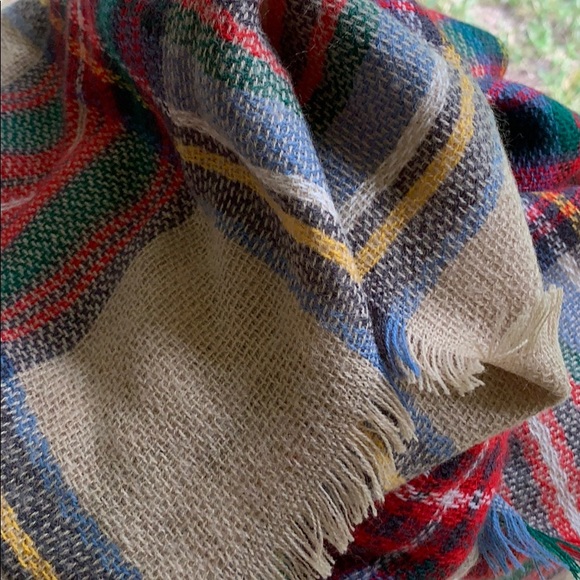 🥳Sale Fall/ Winter / Spring Wrap/Scarf in Tartan - Picture 2 of 3